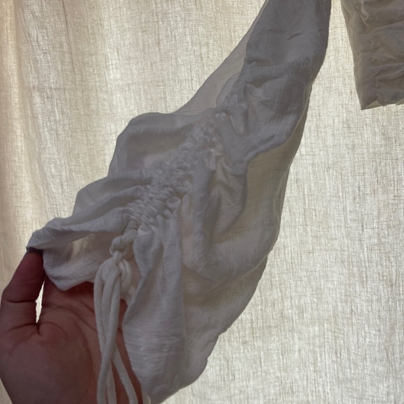 Obsessed with this top. I wish i could keep it! adorable linen white blouse - Picture 3 of 3